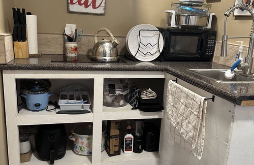 Alexandria Apartment | Newly Remolded Southern Cottage Studio