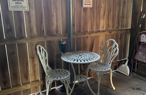 Alexandria Apartment | Newly Remolded Southern Cottage Studio