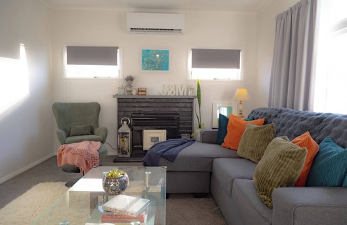 Palmerston North House | Newly renovated house! Near to the airport, hospital & Manawatu Arena