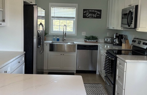 Augusta Other | Newly Renovated 1890’s Cozy Farmhouse with all the Modern Comforts