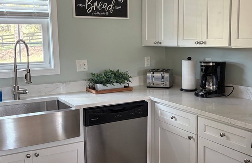 Augusta Other | Newly Renovated 1890’s Cozy Farmhouse with all the Modern Comforts