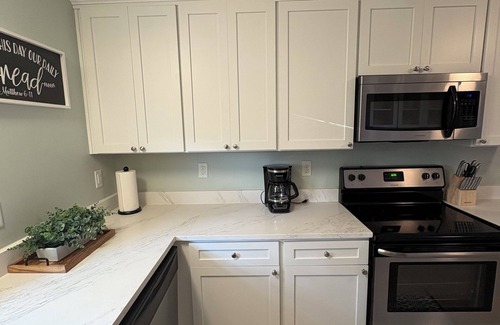 Augusta Other | Newly Renovated 1890’s Cozy Farmhouse with all the Modern Comforts