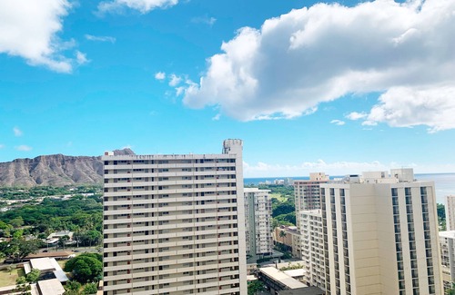 Waikiki Condo | *NEWLY RENOVATED*1bed Ocean View, Near Beach & Zoo, Free Wifi & Parking!