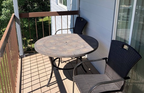 Rock Springs Condo | Newly renovated 2 bed/2 bath condo. Great location. Midterm stays only.