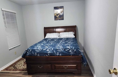 West Newton House | Newly Renovated, 2miles to Airport, Spacious, With Gym