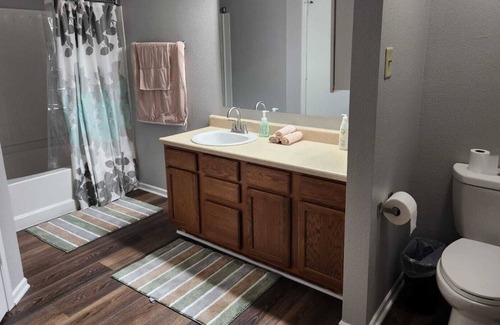 West Newton House | Newly Renovated, 2miles to Airport, Spacious, With Gym