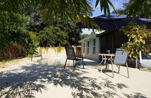 Lakeview Village House | Newly Renovated 3 Bedroom Pool House