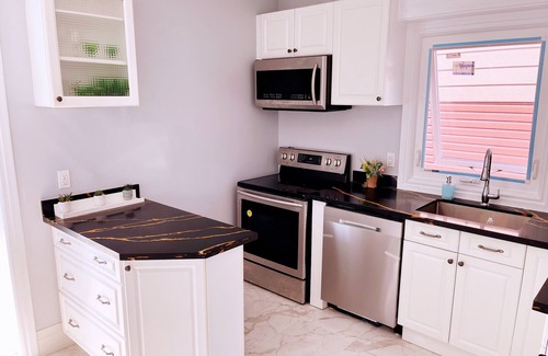 Niagara Falls House | #Newly Renovated 4BR# in Central Falls! Perfect location 5 mins walk to DT