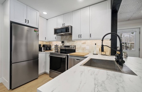 Trent Hills Cottage | Newly renovated 4 season, 3-bedroom Cottage with Hot Tub!