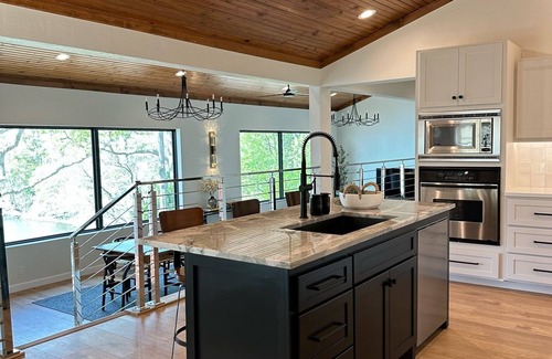 Vinita House | Newly Renovated 4B, 2.5 bath Lakefront home with South Grand Lake Views and dock