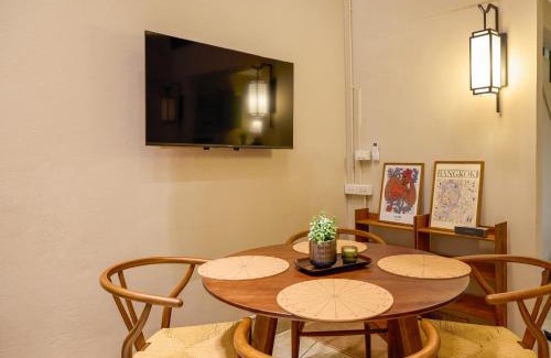 Pom Prap Apartment | Newly Renovated, 4BR Townhouse , 5min MRT , Group