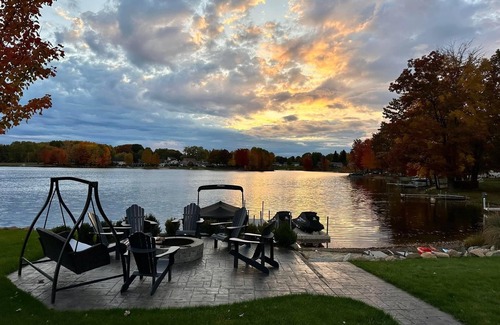 Canadian Lakes Cottage | Newly renovated, adorable Lakehouse! Sleeps 12!