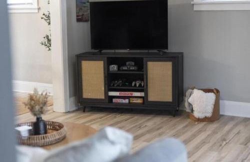 Cleveland House | Newly Renovated and Designed Near Downtown
