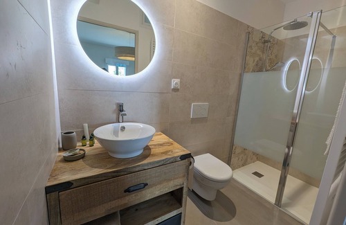 Bouillargues Apartment | Newly renovated apartment for 8 to 12 people, 5 minutes from the center of Nîmes.