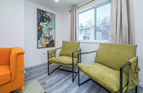 Carnegie Apartment | Newly Renovated Carnegie Melon