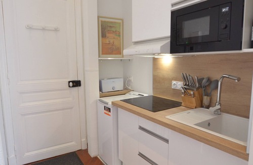 Les Fleurs Apartment | NEWLY RENOVATED CHIC & GLAMOR LARGE STUDIO