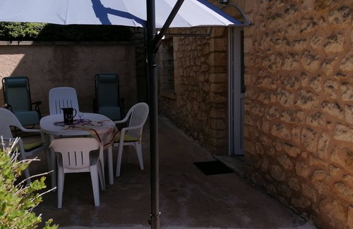 Les Eyzies Apartment | Newly renovated garden apartment, fitted kitchen, Italian shower