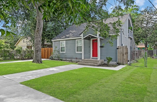 Greater East End House | Newly Renovated Home EADO/Pets