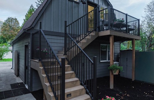 Issaquah House | Newly Renovated + King Suite + Steps 2 Town, The Gateway Barn- Newly Renovated!