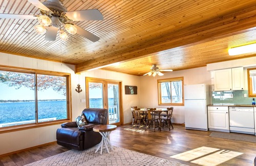 Cadillac Cottage | Newly renovated Lake-Front Sunrise Chalet!