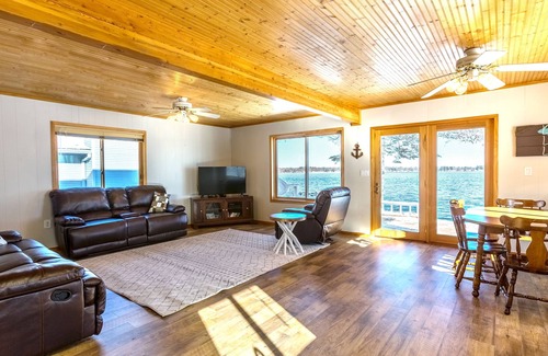 Cadillac Cottage | Newly renovated Lake-Front Sunrise Chalet!