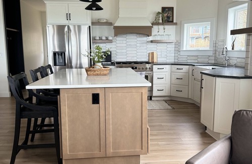 North East Cottage | Newly renovated lake house on the shores of Lake Erie with private beach access!