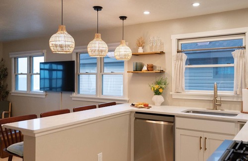 North East Cottage | Newly Renovated Lakefront Retreat w/Unbeatable Lake Erie Views & Private Beach.