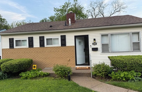 Northside House | Newly Renovated Modern 3-Bedroom Entire House - Cincinnati