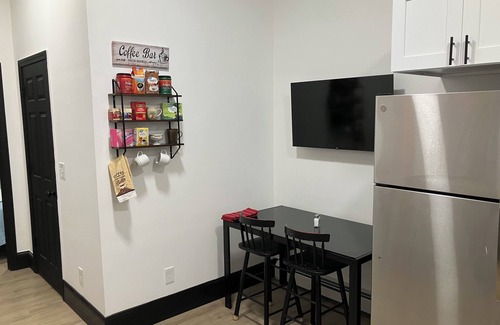 Somersworth Apartment | Newly Renovated Near Portsmouth! Wine ~ Parking ~ WiFi