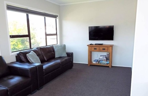 Pukehina House | Newly renovated and GORGEOUS! Summer's still here!