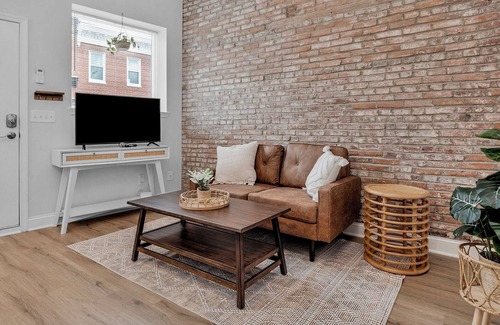 Port Covington Apartment | Newly Renovated Oasis in Federal Hill 1F