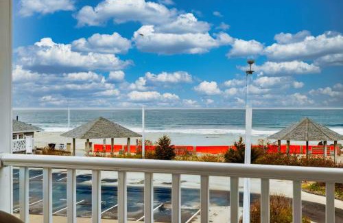 Hampton Apartment | Newly Renovated Private Balcony Steps to Beach