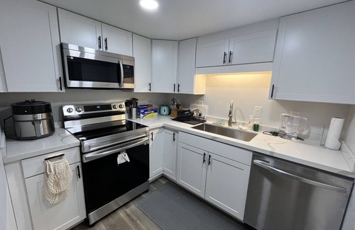 Annandale House | Newly Renovated Queen BR w/Private Bath. Access to Kitchen& In-Unit Washer/Dryer