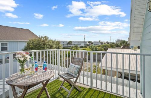 Inlet Beach Heights House | Newly Renovated 2-min Walk to the Beach The Coastal Cottage by AvantStay