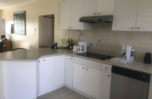 Seven Mile Beach Condo | Newly Updated Seven Mile Beach Resort - Steps away from 7 Mile Beach