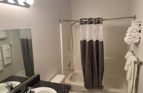 Davenport Apartment | Newly Updated Property Surrounded By The Beauty Of Lake Roosevelt