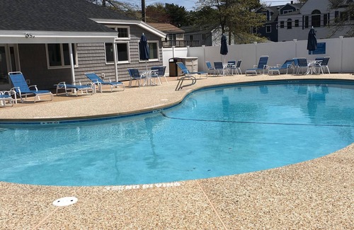 Ocean Park House | Newly updated modern Ocean Park townhouse less than 5 minutes walk to beach!