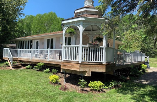 Chisholm Cottage | NEWLY Updated - Welcome to Drake’s Landing at Wasi Lake