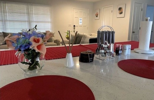 Newnan House | Newnan GetawaynnSharennSave