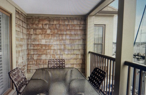 Historic Hill Condo | Newport 2-bedroom condo in prime location.