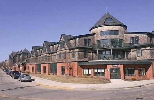 The Point Condo | Newport - Wyndham Long Wharf - downtown location