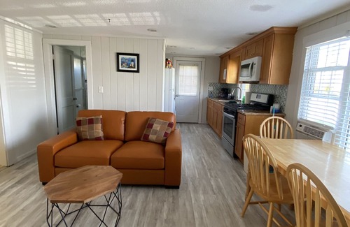 West Hyannisport Condo | Next to Cragville beach with warm sea water at a quiet and family friendly villa