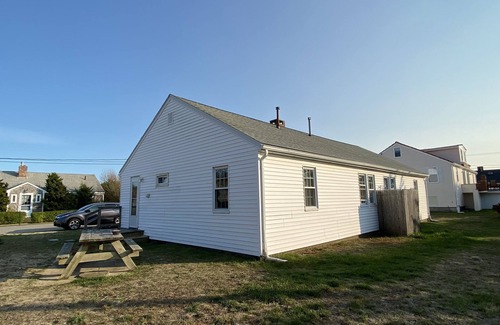 West Hyannisport Condo | Next to Cragville beach with warm sea water at a quiet and family friendly villa