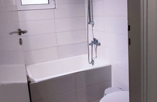 Dafni-Ymittos Apartment | Next to Metro! Bright Apartment with Fully Equipped Kitchen