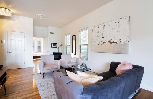 Jeffries Point Apartment | Next to ocean, 5 min to downtown or to the airport by T