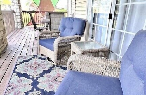 Indian Point Condo | Next To SDC & Table Rock Lake. 20ft Patio. King Master 2BR 2BA.Full Size Kitchen