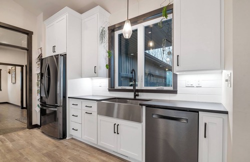 Little Suamico House | NFL Draft 2025 Modern New Build 4-bedroom 3 bath house in Little Suamico.