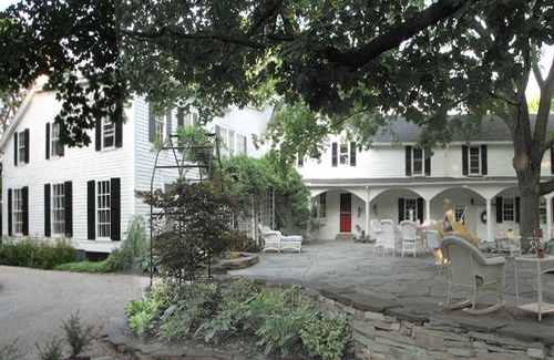 Niagara County Apartment | Niagara Mansion Carriage Suite
