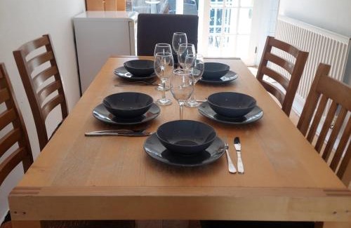 Abbey House | Nice 3 Bedroom House Wimbledon