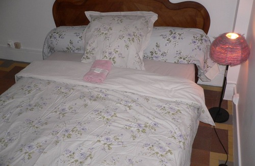 Le Mesnil-Esnard House | Nice and comfortable room.